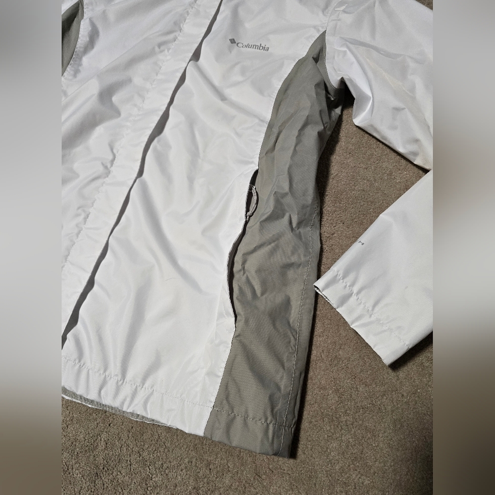 Columbia Women's Arcadia II Rain Jacket - Picture 6 of 7